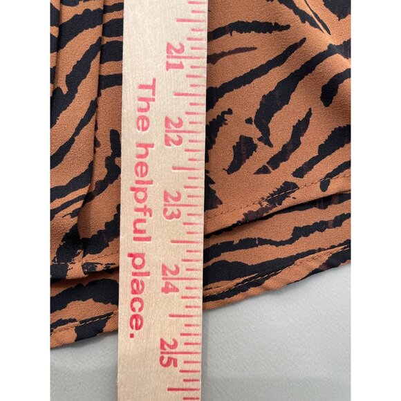 White House Black Market Tiger Print Sleeveless Blouse Women M Button Front Chic - Picture 6 of 8